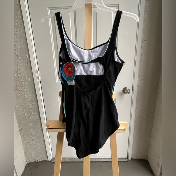 Speedo Endurance chlorine resistant swimsuit - Picture 3 of 10